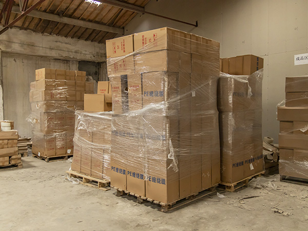 PE纏繞膜成(chéng)品區